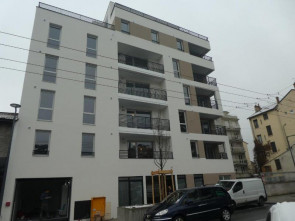 Garage / box en Location à Villeurbanne