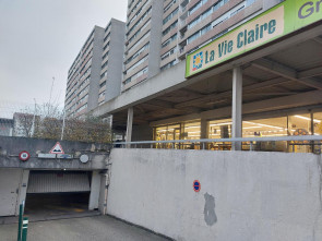 Garage / box en Location à Villeurbanne