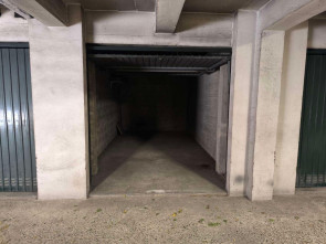 Garage / box en Location à Villeurbanne / 11m2